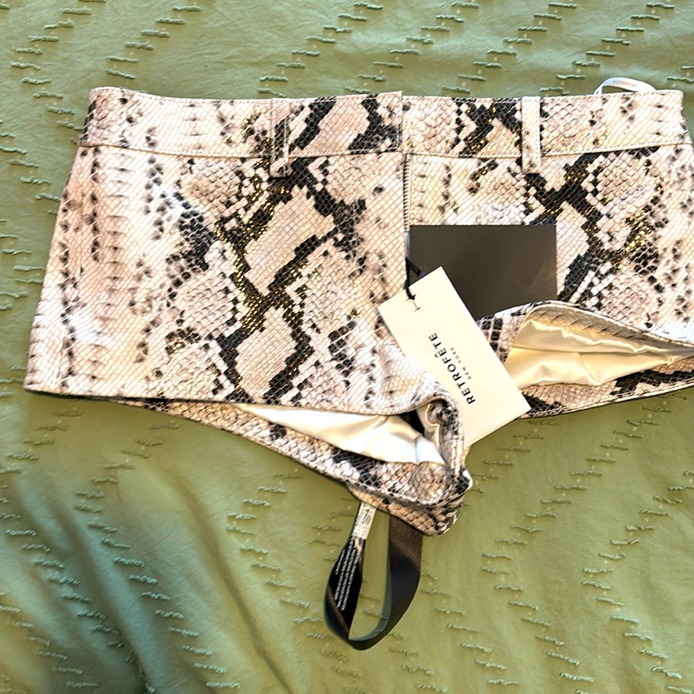 Retrofête New York/Neutral Snake Skin Leather Short/Small